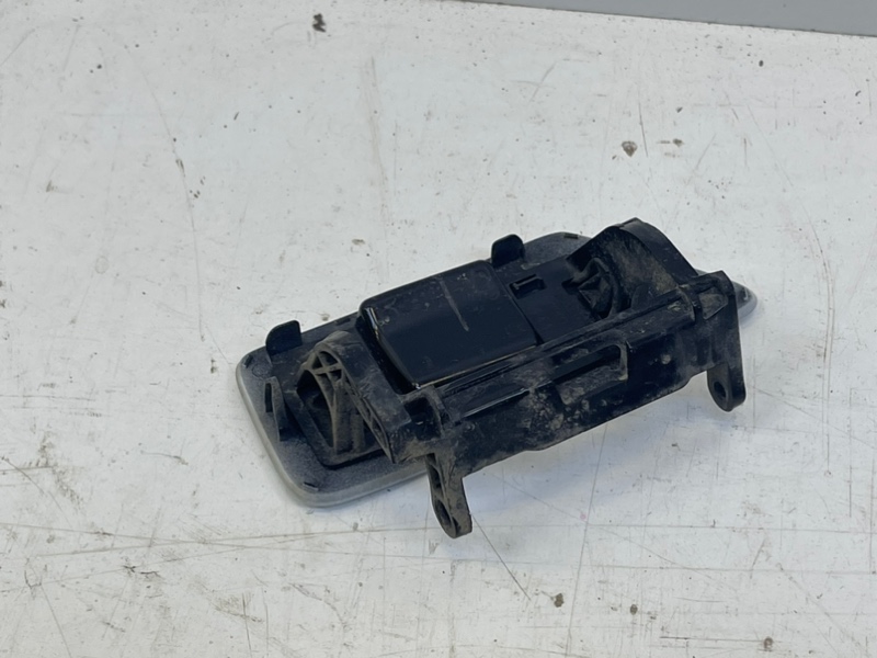 Заглушка бампера левая