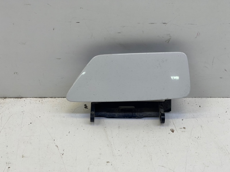 Заглушка бампера левая