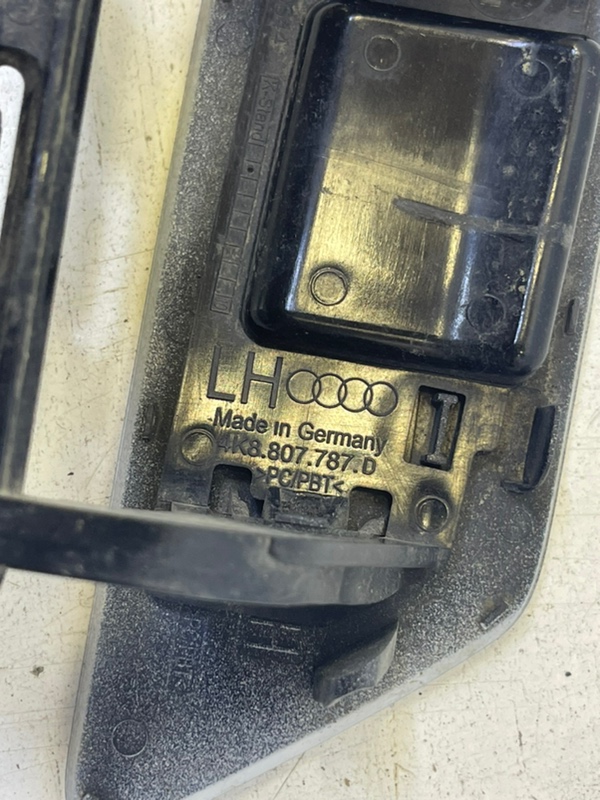 Заглушка бампера левая