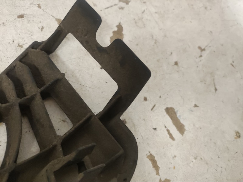 Кронштейн заднего бампера правый