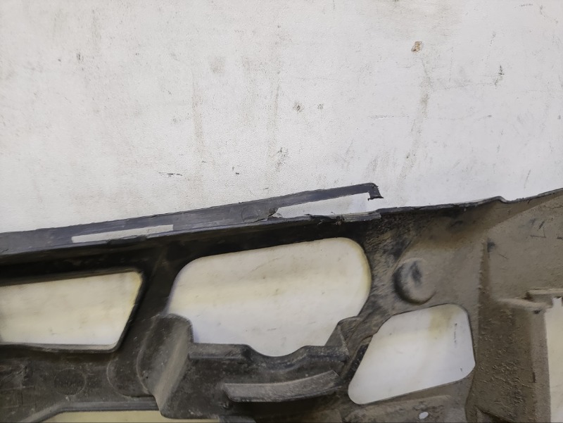 Кронштейн переднего бампера правый