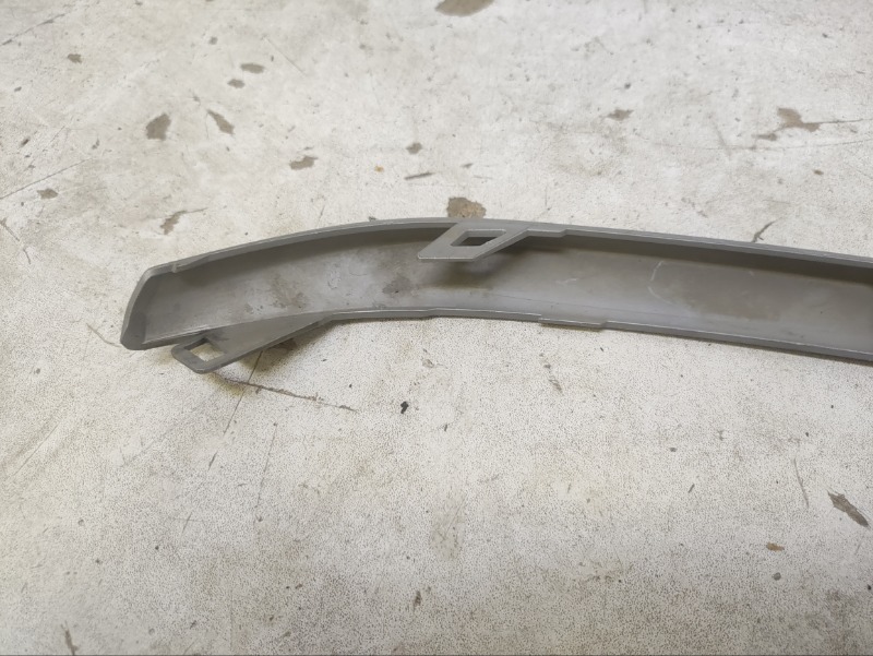 Молдинг переднего бампера левый