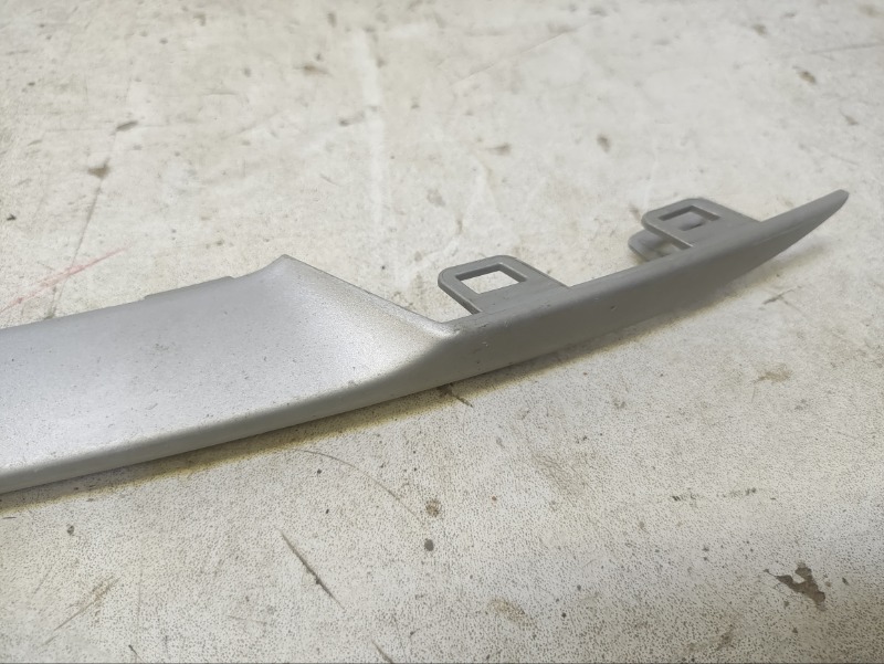 Молдинг переднего бампера левый