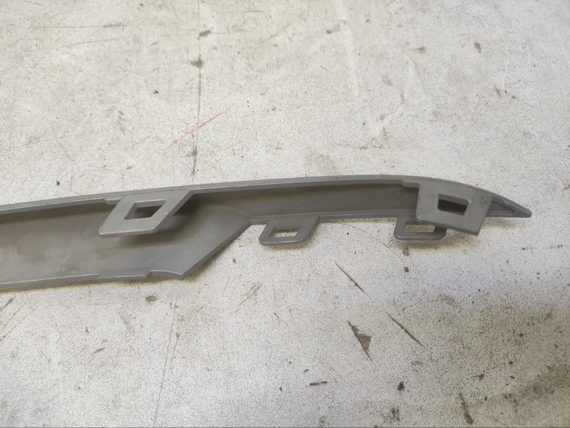 Молдинг переднего бампера левый