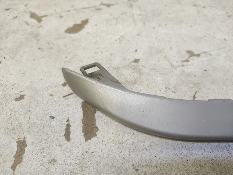 Молдинг переднего бампера левый