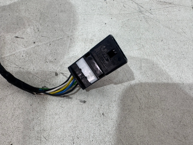 Зеркало правое электрическое