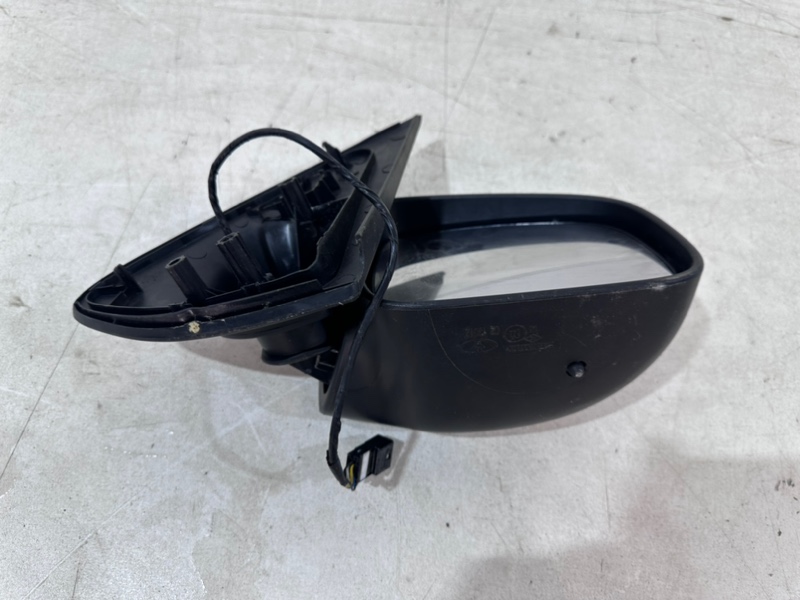 Зеркало правое электрическое