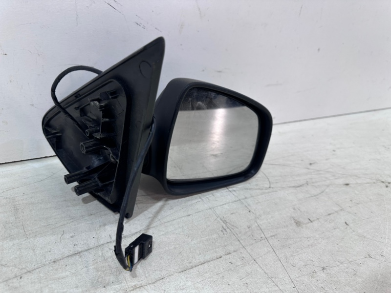 Зеркало правое электрическое