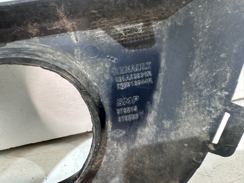 Рамка противотуманной фары правой