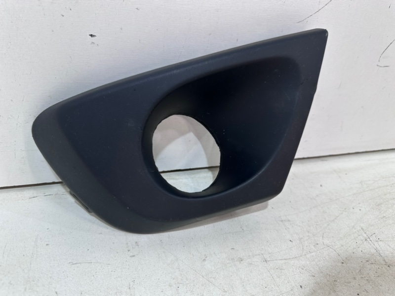 Рамка противотуманной фары правой