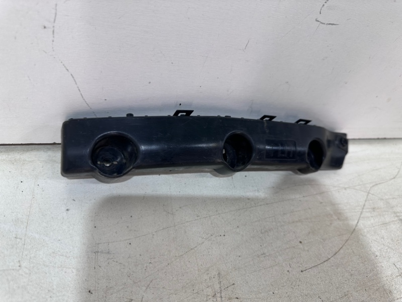 Кронштейн переднего бампера левый