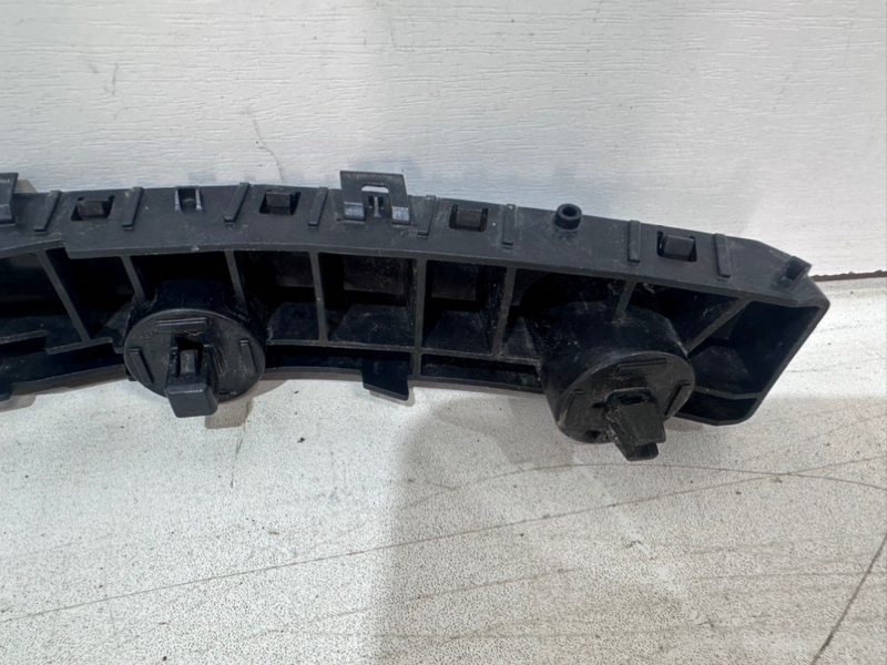 Кронштейн переднего бампера левый