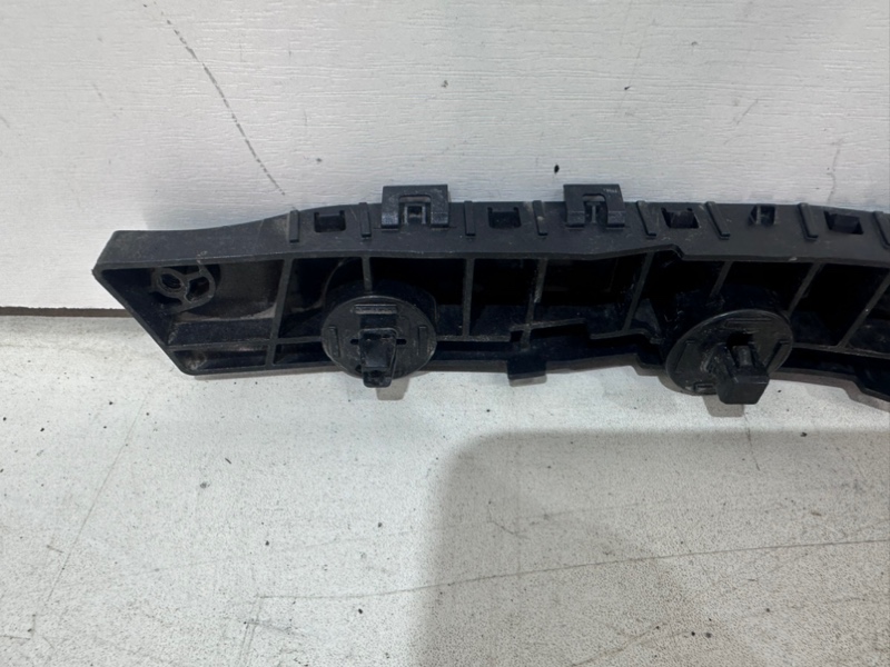 Кронштейн переднего бампера левый