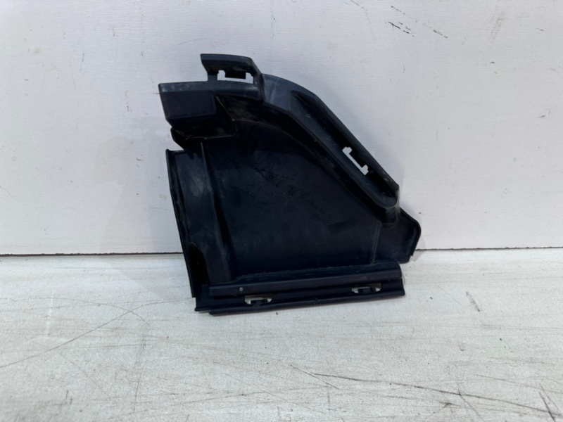 Воздуховод радиатора правый