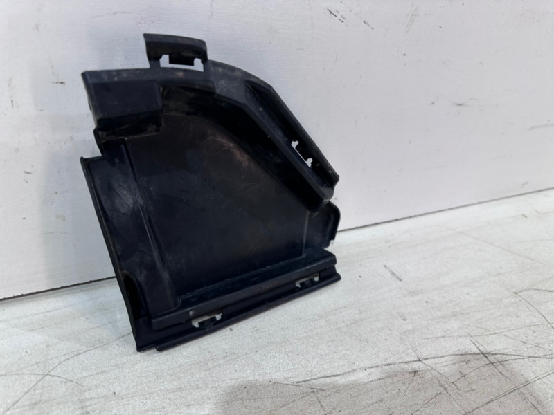 Воздуховод радиатора правый