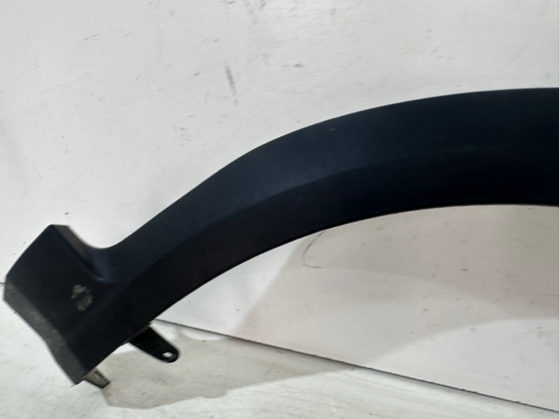 Накладка переднего крыла правого