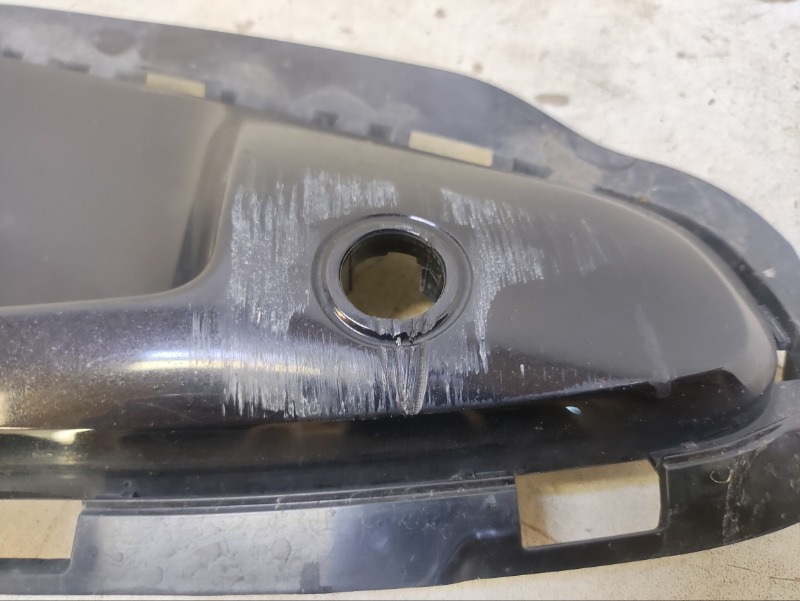 Рамка противотуманной фары левой