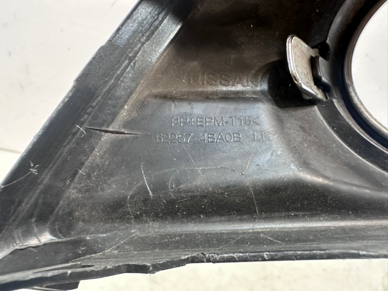 Рамка противотуманной фары левой