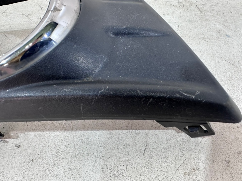 Рамка противотуманной фары левой