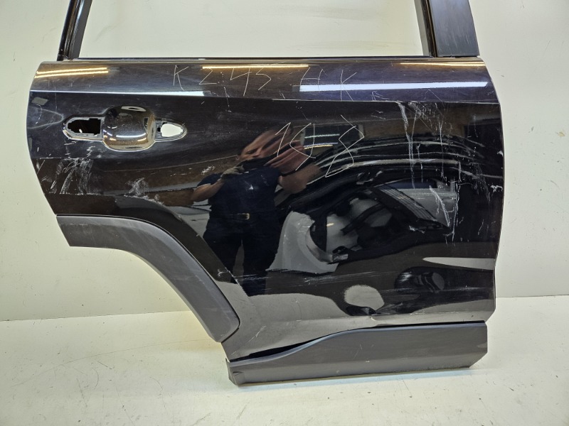 Дверь задняя правая