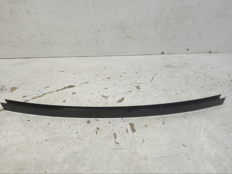 Направляющая стекла двери