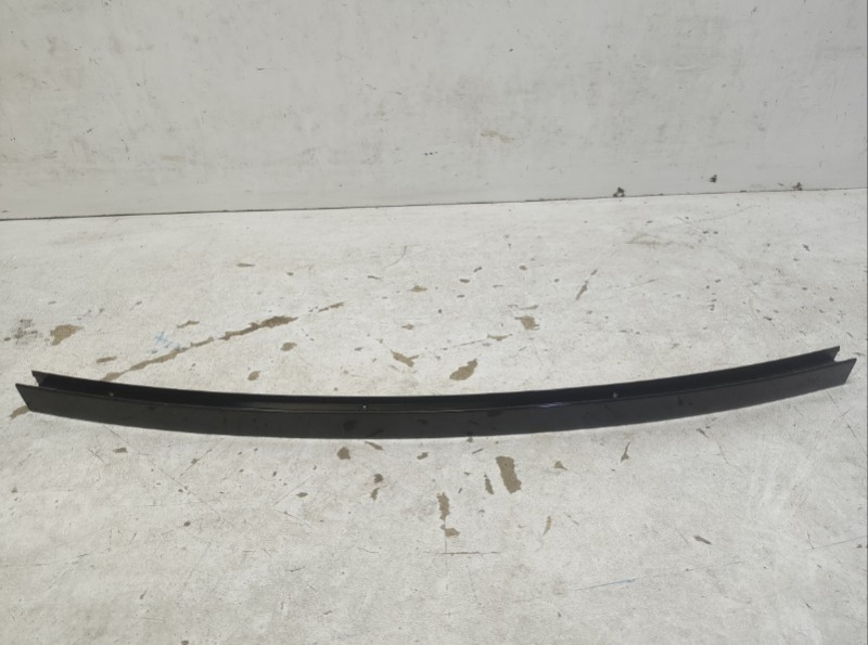 Направляющая стекла двери