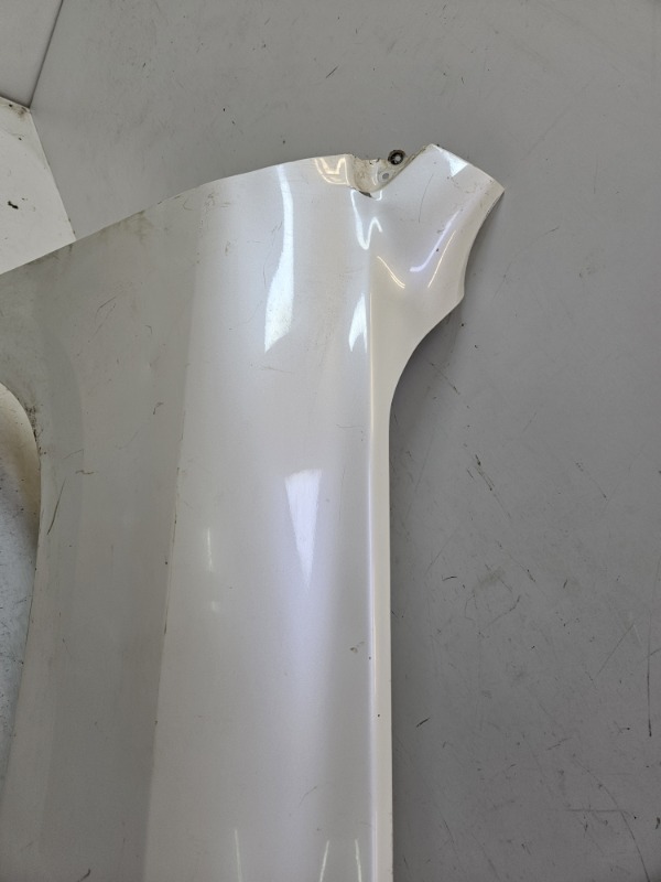 Крыло переднее правое