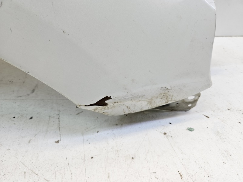 Крыло переднее правое