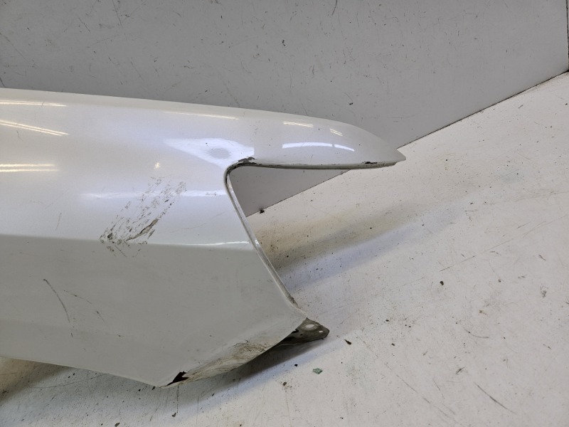 Крыло переднее правое