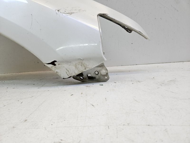 Крыло переднее правое