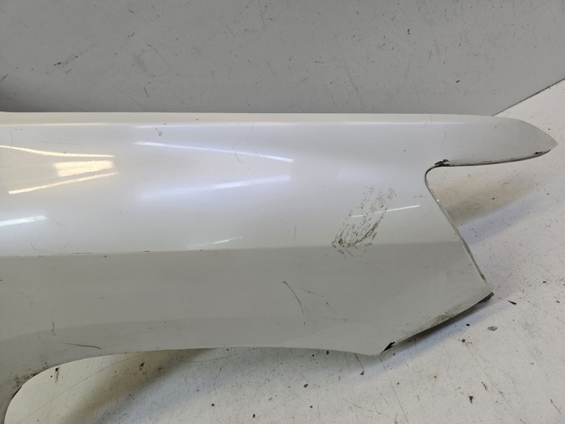 Крыло переднее правое