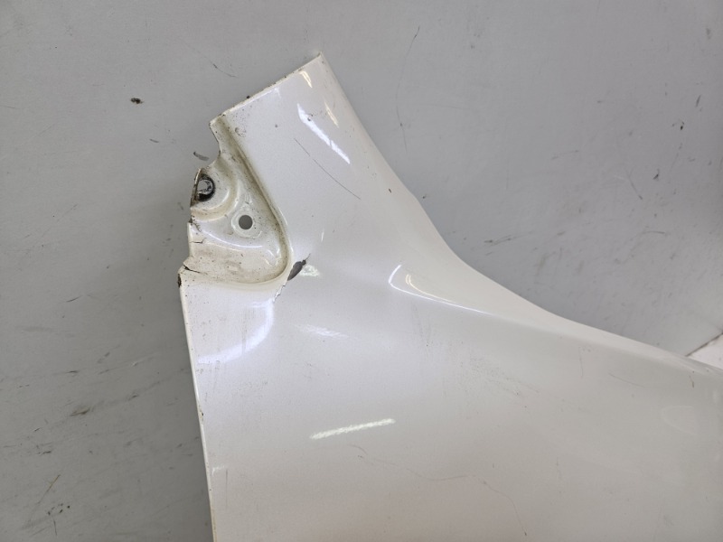 Крыло переднее правое