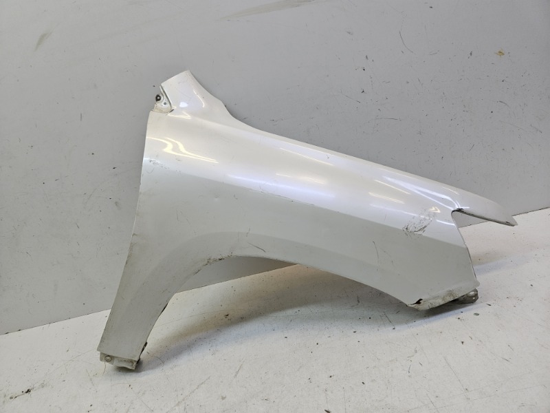 Крыло переднее правое