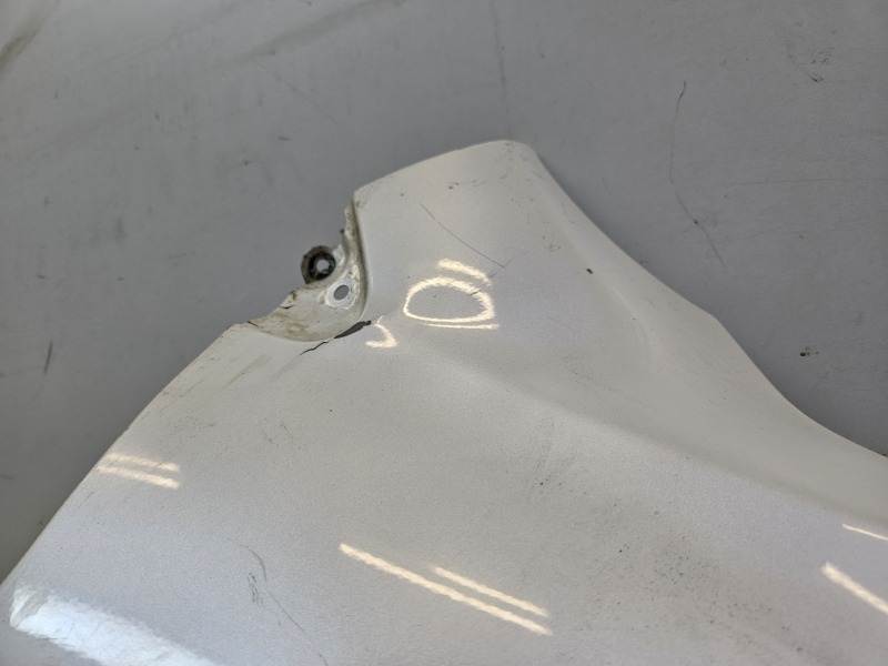 Крыло переднее правое