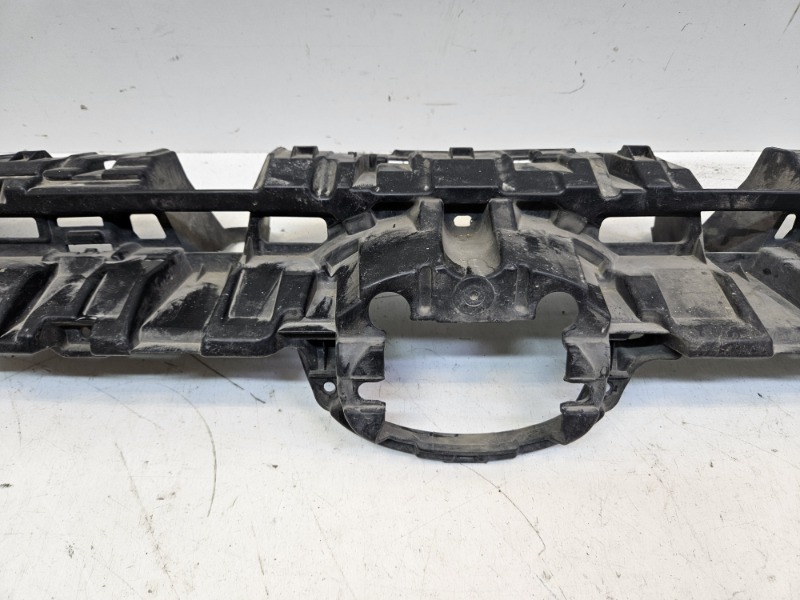 Кронштейн решетки радиатора