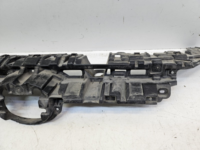 Кронштейн решетки радиатора