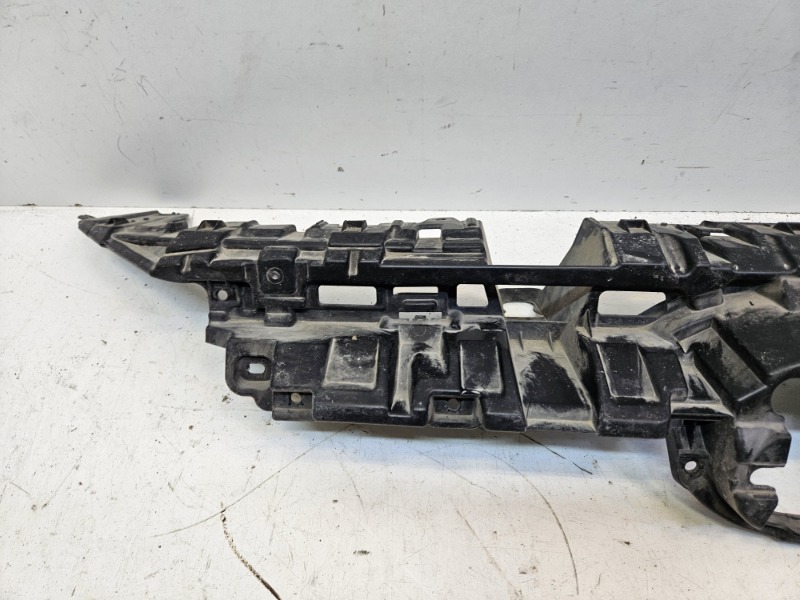 Кронштейн решетки радиатора