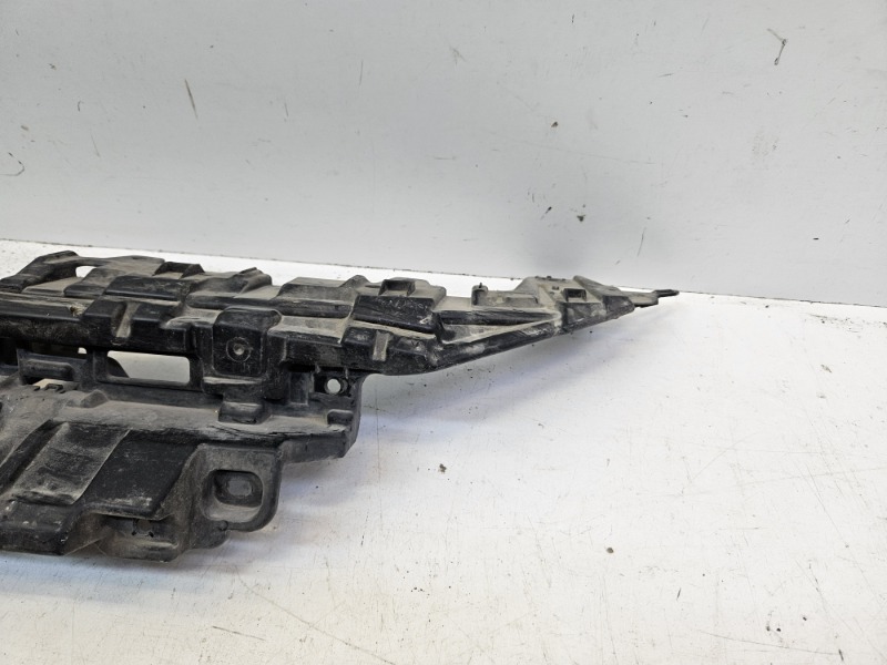 Кронштейн решетки радиатора