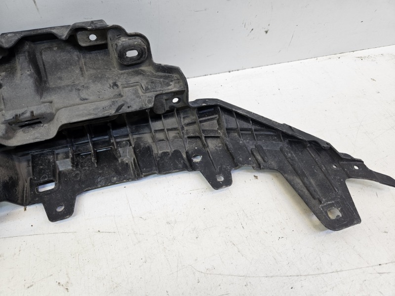 Кронштейн решетки радиатора