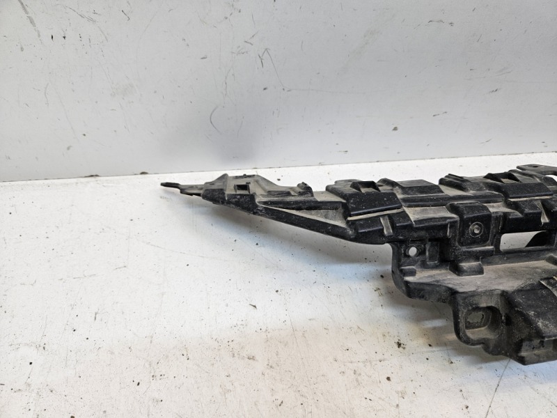 Кронштейн решетки радиатора