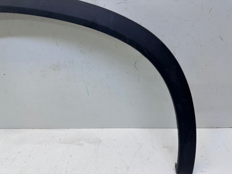 Накладка переднего крыла правого