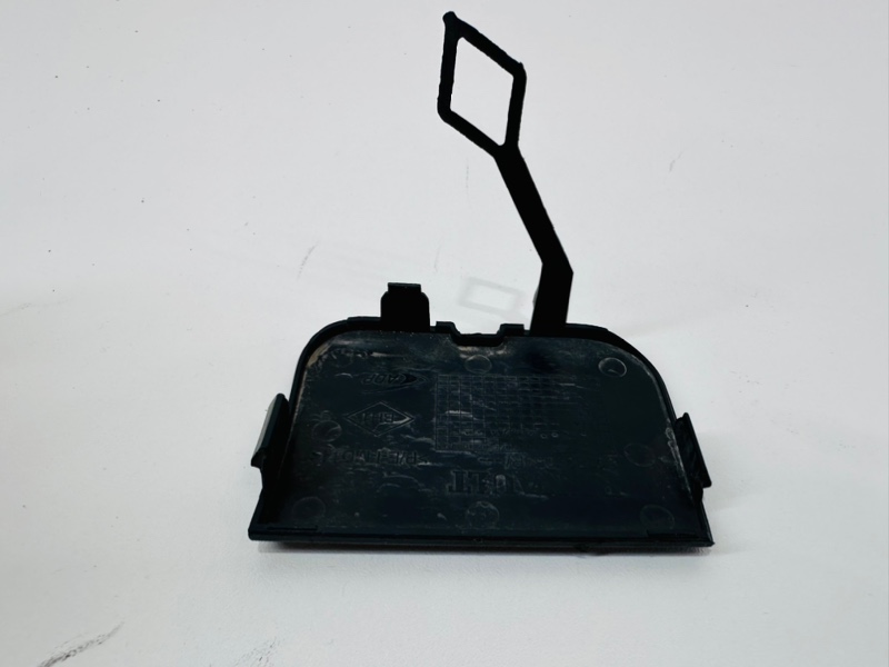 Заглушка буксировочного крюка