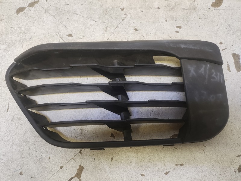 Решетка в бампер левая
