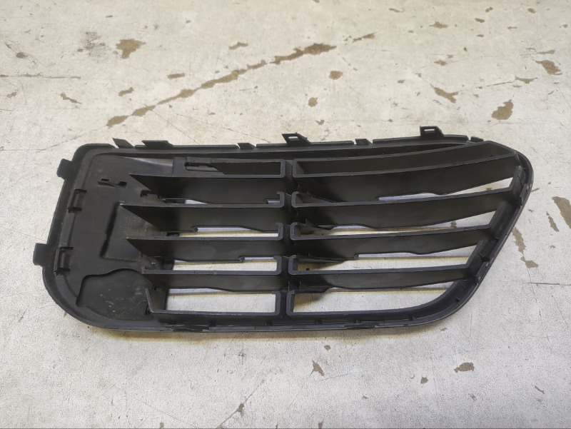 Решетка в бампер левая