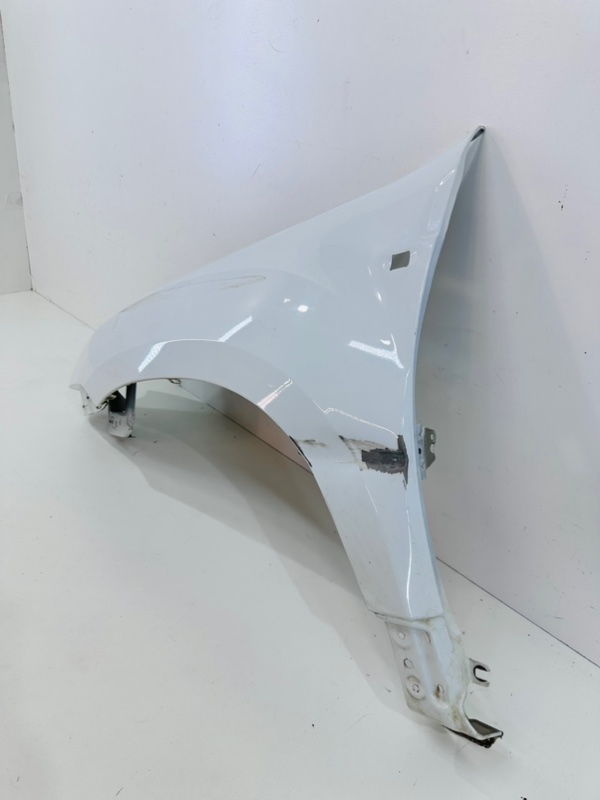 Крыло переднее левое