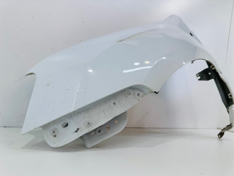 Крыло переднее левое