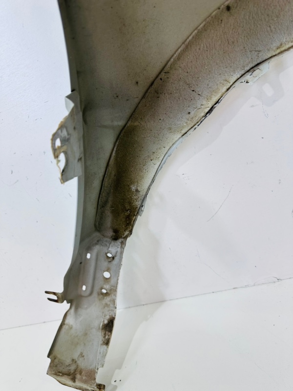 Крыло переднее левое