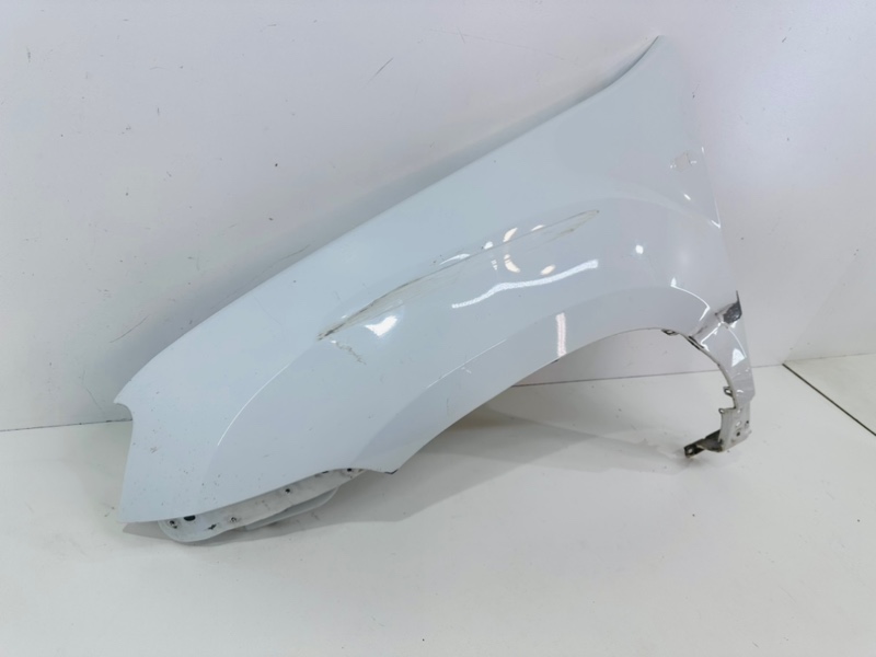 Крыло переднее левое