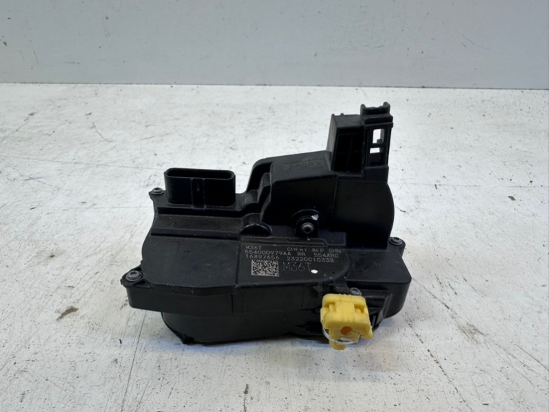 Замок двери задней правой