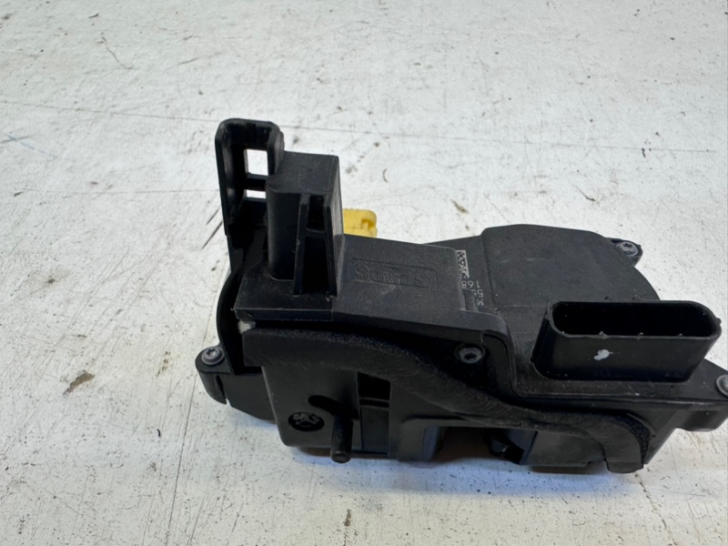 Замок двери задней правой